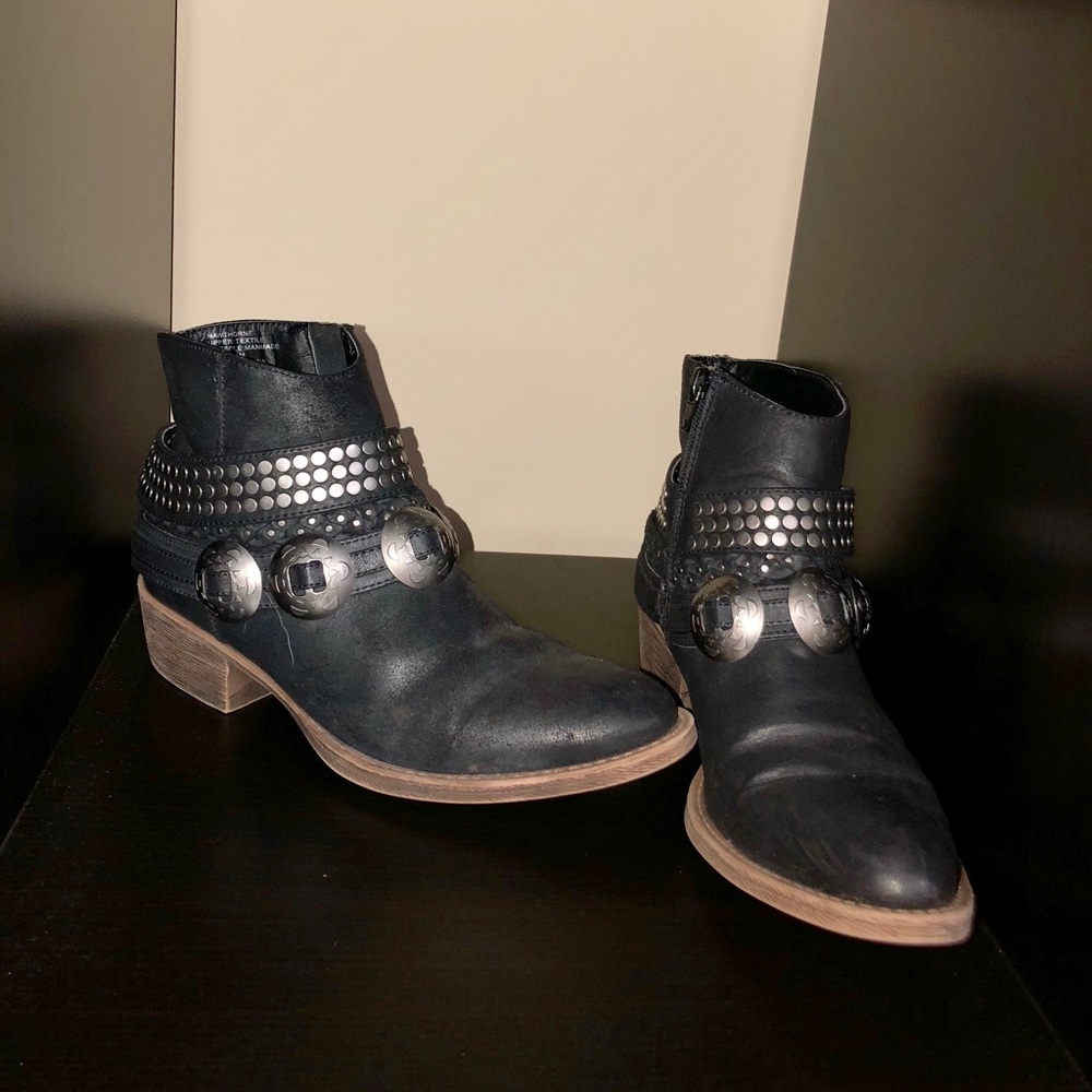 Coconuts by Matisse ankle boots
